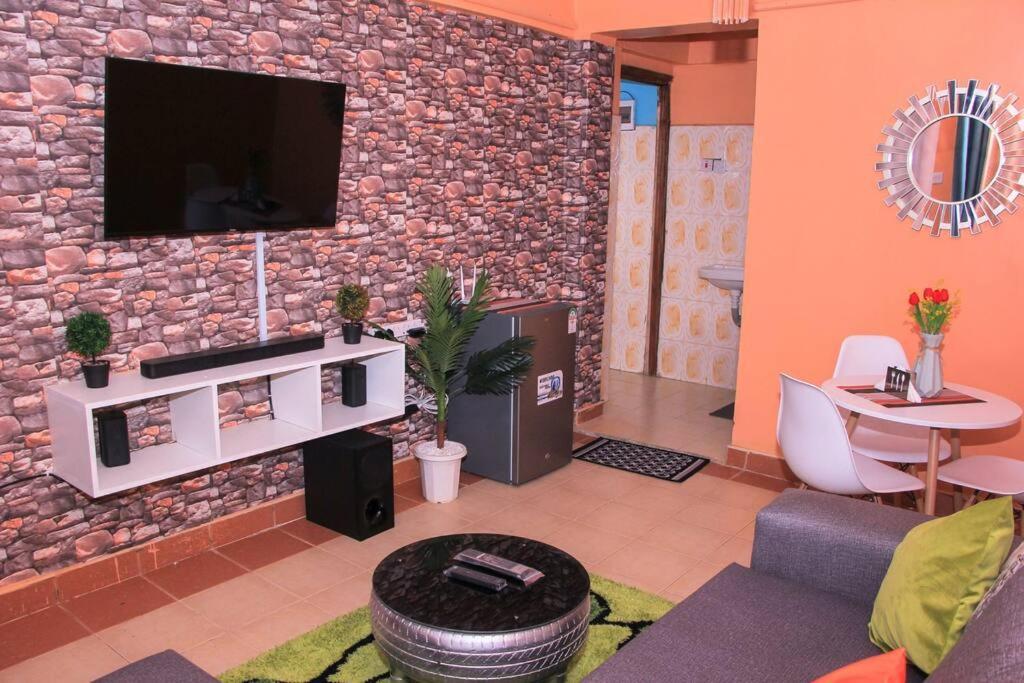 Cozy Homes 1 Bedroom House With Wi-Fi King Size Bed. Free Parking Naivasha Luaran gambar